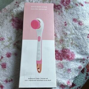 New boxes is a little damaged never used rechargeable brush shit